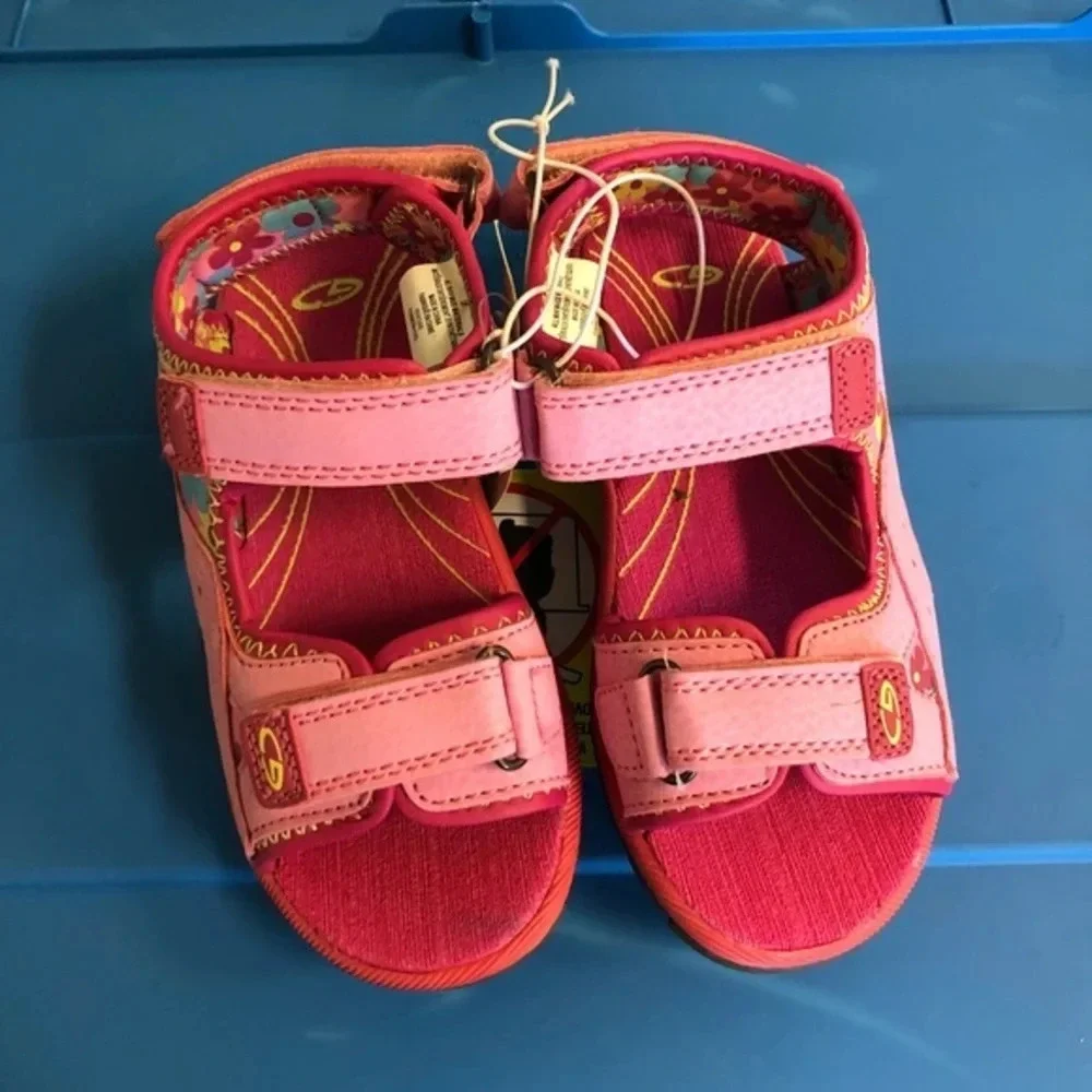 Champion pink water shoes